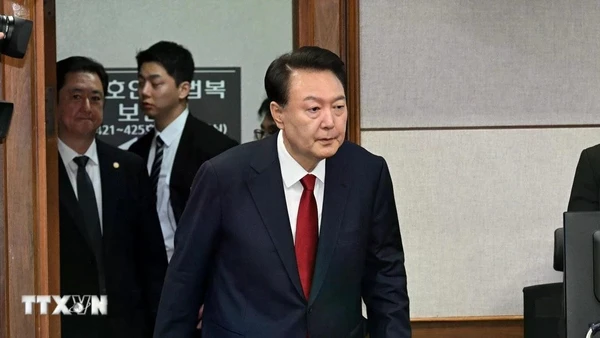 Cựu Tổng thống Hàn Quốc Yoon Suk Yeol tại phiên điều trần hình sự thứ hai về cáo buộc xúi giục nổi loạn, tại Tòa án Trung tâm Seoul, ngày 21/4/2025. (Nguồn: THX/TTXVN)