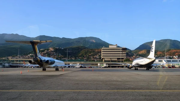 Máy bay của các hãng hàng không quốc tế dừng đỗ tại Sân bay Quốc tế Simon Bolivar Maiquetia, cách thủ đô Caracas của Venezuela 20km. (Ảnh minh họa: Phi Hùng/PV TTXVN tại Mỹ Latinh)