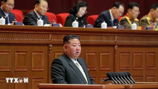 Nhà lãnh đạo Triều Tiên Kim Jong Un phát biểu khai mạc Đại hội lần thứ IX của Đảng Lao động Triều Tiên ở Bình Nhưỡng. (Ảnh: Yonhap/TTXVN)