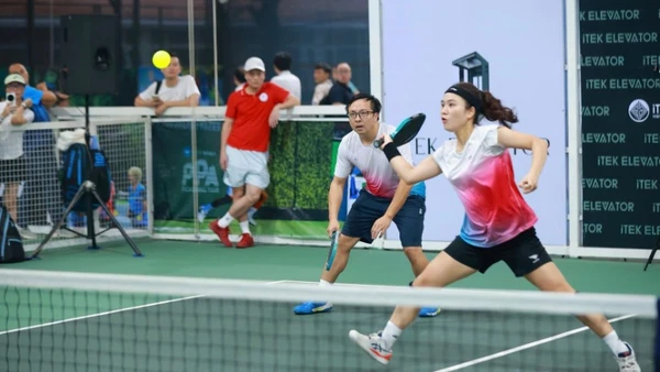 Các vận động viên thi đấu tại giải Pickleball từ thiện gây quỹ hỗ trợ bệnh nhân ung thư.