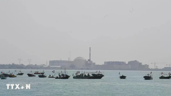 Tàu chiến của Lực lượng Vệ binh Cách mạng Hồi giáo Iran tại Vịnh Persian, gần Bushehr, Iran. (Nguồn: THX/TTXVN)