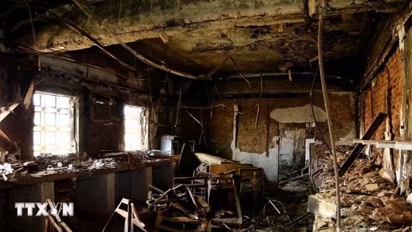 Bệnh viện bị phá hủy do xung đột tại Khartoum, Sudan. (Ảnh: THX/TTXVN)