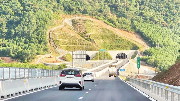 Hầm Đèo Bụt, nằm trên đường cao tốc bắc-nam, do Tập đoàn Sơn Hải thi công. (Ảnh: NAM HẢI)