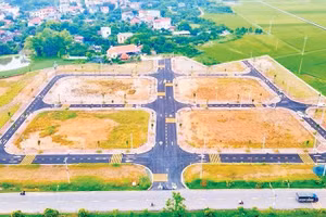 Một khu đất đấu giá được xây dựng hạ tầng giao thông khang trang trên địa bàn xã Phúc Thọ, Hà Nội. (Ảnh: MINH VÂN)