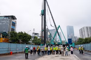 Ban Quản lý đường sắt đô thị Hà Nội (MRB) cùng Liên danh nhà thầu EPC vừa khởi công xây dựng Ga S1 (Ga Quần Ngựa) tuyến đường sắt đô thị số 5, Văn Cao-Hòa Lạc.