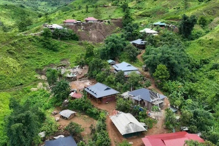 Các hộ dân bản Chát Dạo nằm trong cung trượt có nguy cơ sạt lở cao cần được di dời khẩn cấp.