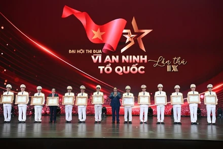 Thủ tướng Phạm Minh Chính trao danh hiệu Anh hùng lực lượng vũ trang nhân dân do Chủ tịch nước phong tặng cho các đơn vị, trong đó có Phòng Cảnh sát hình sự, Công an tỉnh Lai Châu.