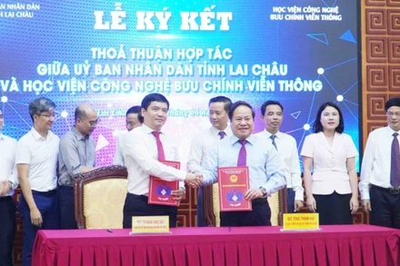Lai Châu ký kết hợp tác đẩy mạnh chuyển đổi số và đào tạo nhân lực chất lượng cao.