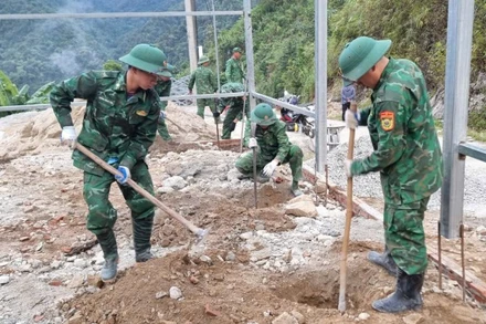 Đồn Biên phòng Pa Vệ Sủ là lực lượng xung kích giúp người dân xã Bum Nưa xóa nhà tạm.