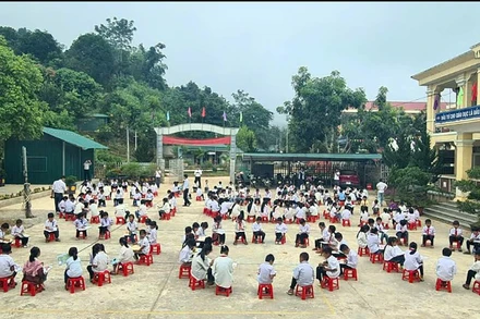 Một giờ học ngoại khóa của Trường phổ thông dân tộc bán trú tiểu học Mù Cả.