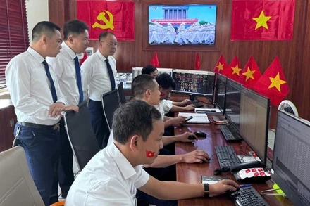 Học và làm theo tư tưởng, đạo đức, phong cách Hồ Chí Minh là việc làm thường xuyên, liên tục ở Công ty Điện lực Lai Châu.