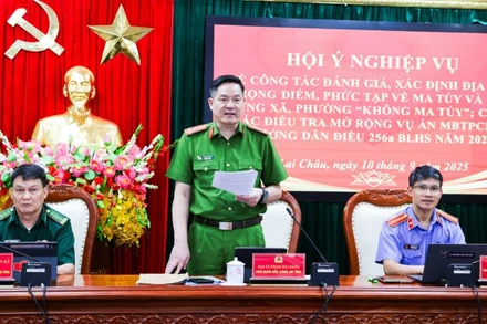 Phó Giám đốc Công an tỉnh Lai Châu phát biểu tại hội nghị.