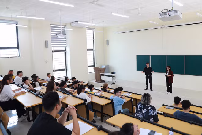 Sinh viên Đại học Quốc gia trên giảng đường (Ảnh minh họa)