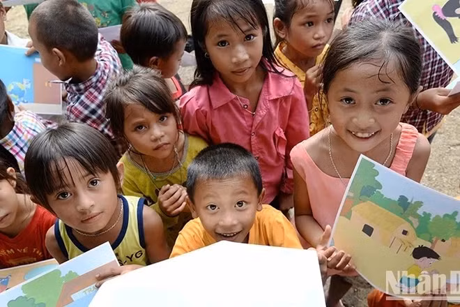 Các em nhỏ tại điểm trường Hát Khoang (xã Mường Mùn, huyện Tuần Giáo, tỉnh Điện Biên). (Ảnh minh họa: THỦY NGUYÊN)
