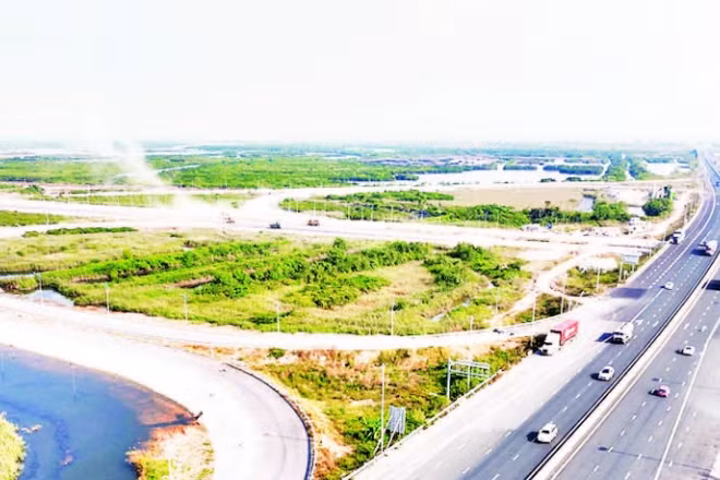 Dự án nút giao Đầm Nhà Mạc hoàn thành tạo điều kiện thuận lợi thu hút các nhà đầu tư trong các KCN ở thị xã Quảng Yên và thành phố Hạ Long.