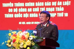 Thiếu tướng Đỗ Triệu Phong, Cục trưởng Cục Truyền thông Công an nhân dân phát biểu khai mạc tọa đàm.