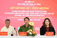 Đại diện Ban Tổ chức tại buổi gặp mặt báo chí.