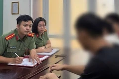 Cơ quan chức năng làm việc với L.T.A