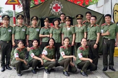 Gần 50 cán bộ, bác sĩ, điều dưỡng, lái xe và nhân viên hậu cần được huy động.