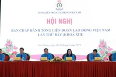 Đoàn Chủ tịch điều hành Hội nghị.