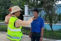 Tài xế xe khách bị phát hiện vi phạm nồng độ cồn ở mức kịch khung.