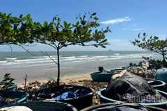 Bãi biển Cam Bình.