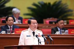 Đại tướng Lương Tam Quang trình bày tham luận tại Đại hội.