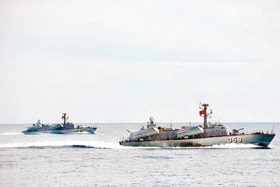 Biên đội Tàu Lữ đoàn 172, Vùng 3 Hải quân thực hiện nhiệm vụ trên biển.