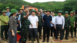 Phó Thủ tướng Lê Thành Long kiểm tra công tác khắc phục thiên tai tại xã Chiềng Sơ, tỉnh Sơn La.