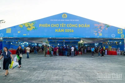Quang cảnh Phiên chợ Tết Công đoàn năm 2026 tại Khu công nghiệp Tam Thăng, phường Bàn Thạch, thành phố Đà Nẵng.