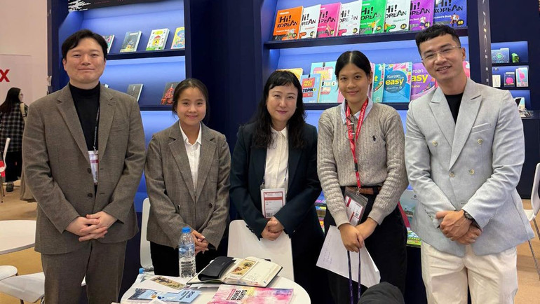 Đại diện Zen Books tại Hội sách. hoisach-zenbooks.jpg