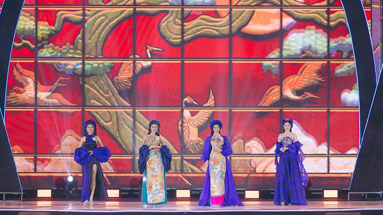 Kandidater i Ao Dai. hhsinhvien-ad.jpg