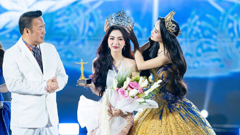 Miss Student 2024 Duong Tra Giang kröntes till Miss Student 2025 Hoang Ngoc Nhu. hhsinhvien1.jpg