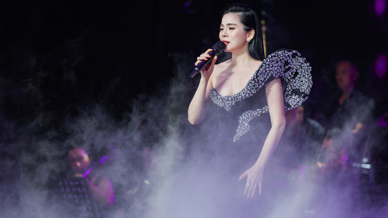 តារាចម្រៀង Le Quyen ។ thu3.jpg