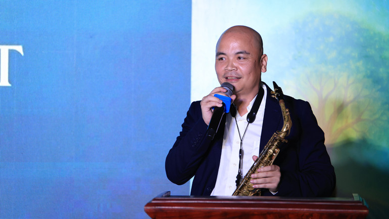 អ្នកនិពន្ធ Ha Huy Thanh ។ tinhthuong4.jpg