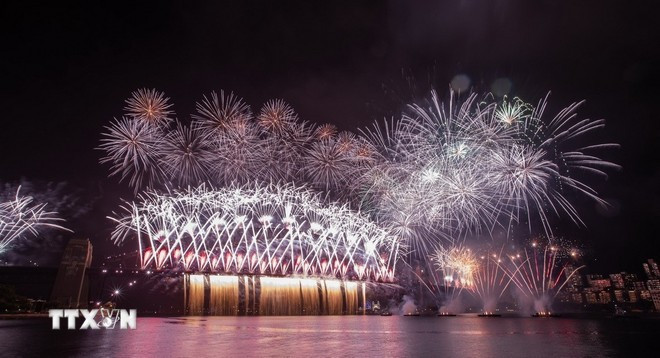 Màn pháo hoa chào đón Năm mới tại Sydney, Australia. (Ảnh: THX/TTXVN)