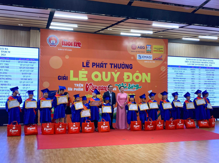 Tiến sĩ Lê Bảo Thắng tham gia nhiều hoạt động cộng đồng. tiesi-thamgia.jpg