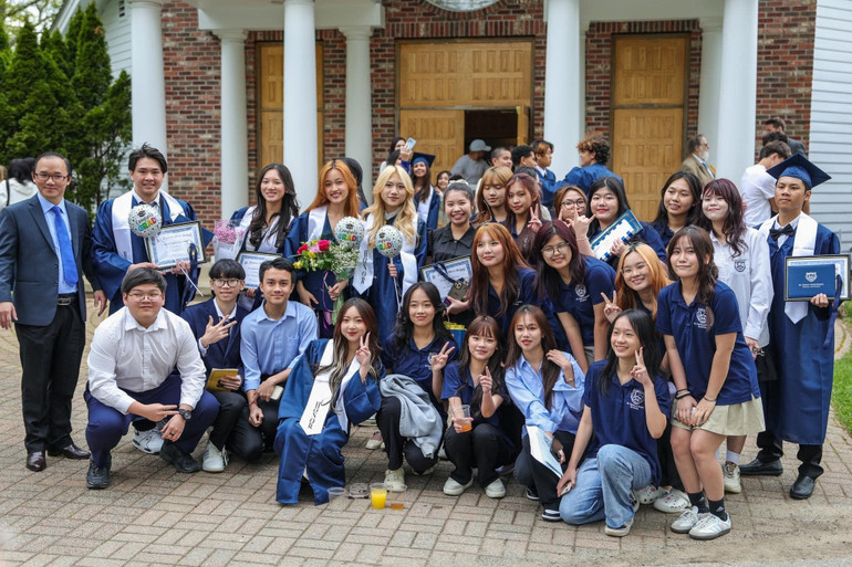 Cầu nối Học bổng cho Người Tiên phong đưa học sinh Việt Nam đi ra thế giới. tiensi-hb.jpg