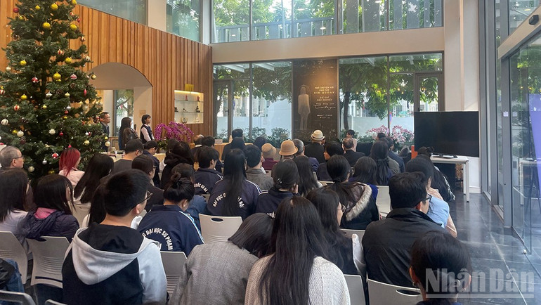 تعداد زیادی از قاریان جوان در این جلسه حضور داشتند. ndo_br_rie1.jpg