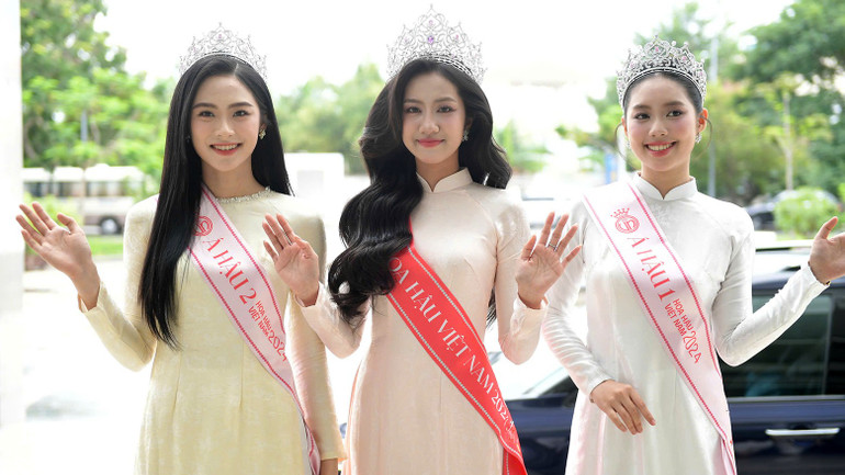 Top 3 trong sự chào đón của sinh viên Trường Đại học Tài chính - Marketing (Thành phố Hồ Chí Minh). hoahau1.jpg