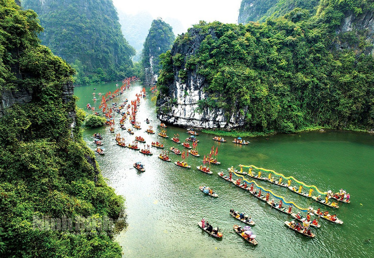 Ninh Binh ist auch ein Reiseziel, das von vielen in- und ausländischen Touristen gewählt wird. dlhn3.jpg