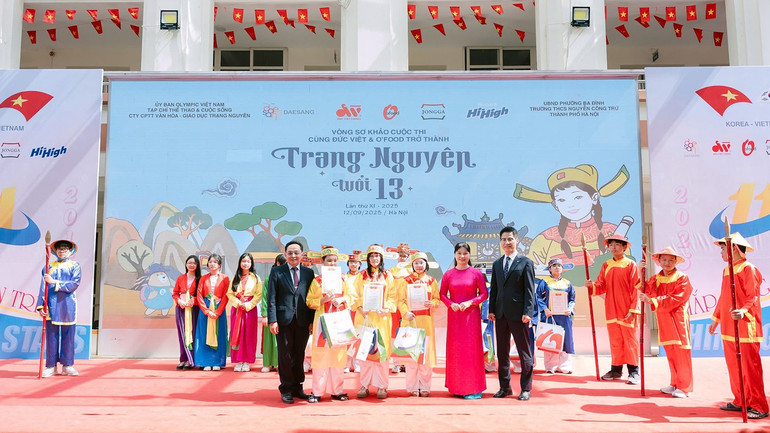 Ban tổ chức cũng trao giải cho các thí sinh dự thi "Trạng nguyên tuổi 13". ngoisao-trangnguyen.jpg