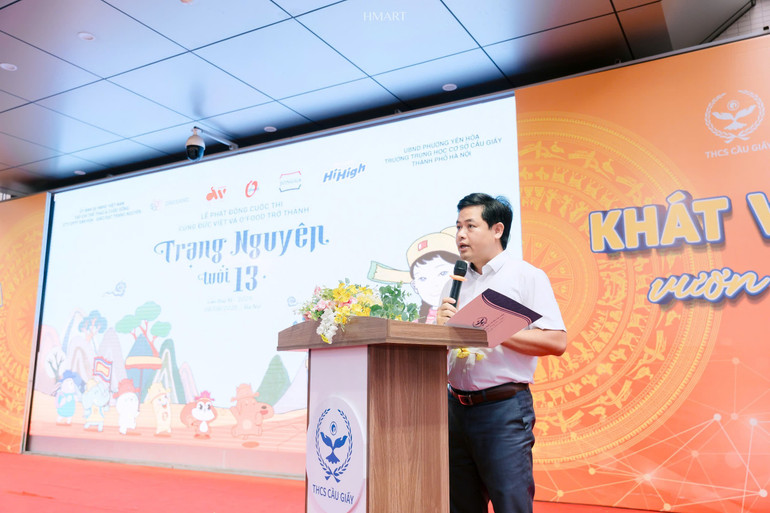 Nhà giáo Lưu Văn Thông, Hiệu trưởng Trường trung học cơ sở Cầu Giấy phát biểu tại lễ phát động. trangnguyen1.jpg