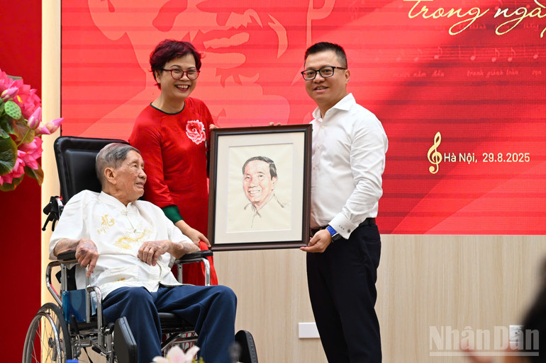 ndo_br_nsphamtuyen-tranh.jpg