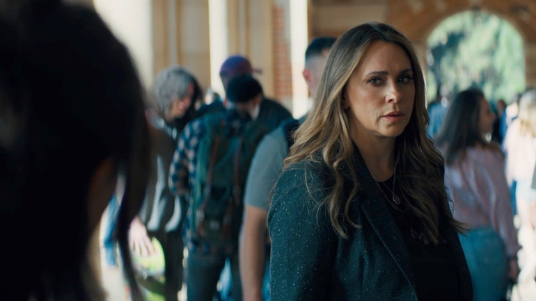 Jennifer Love Hewitt trở lại trong phần phim mới. iknow2.jpg