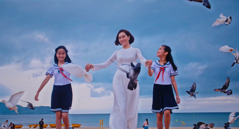 រូបភាពក្នុង MV. vietnam.png