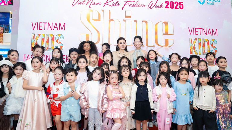 អ្នករៀបចំនិងគំរូកុមារ។ shine2.jpg