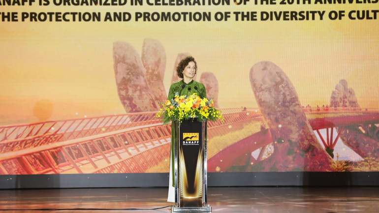 លោកស្រី Audrey Azoulay អគ្គនាយកអង្គការយូណេស្កូ ក្នុងពិធីបើកមហោស្រពភាពយន្ត។ dn-un.jpg