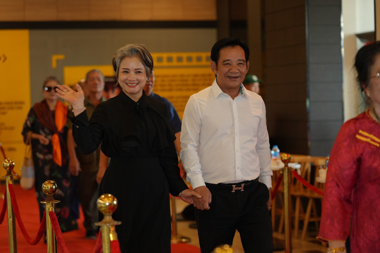 Nghệ sĩ Ưu tú Tiến Quang và Nghệ sĩ Nhân dân Thu Quế. buong-thuquequangteo.jpg