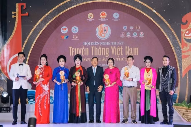 Công tác gìn giữ và phát huy bản sắc văn hóa dân tộc luôn được ông Hoàng Đình Thắng và Liên hiệp Hội đặt ở vị trí trung tâm. (Ảnh nhân vật cung cấp)